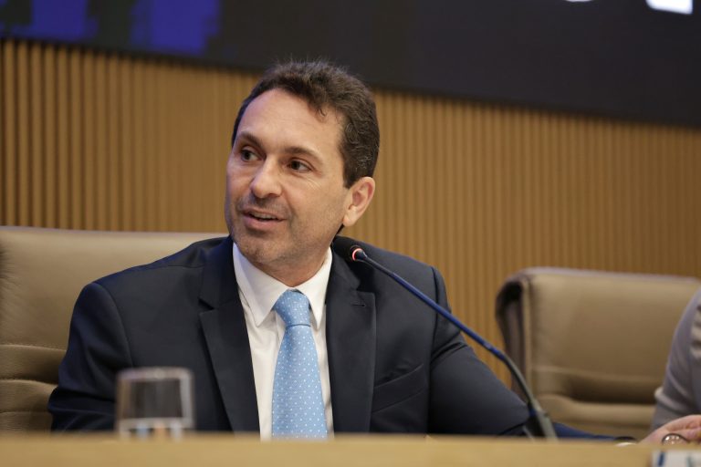 Prefeito Leandro Vilela apresenta prestação de contas do primeiro quadrimestre de 2025 na Câmara