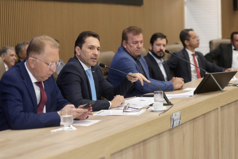 Durante prestação de contas à Câmara, Leandro Vilela detalha pagamento de R$ 307 milhões em dívidas herdadas