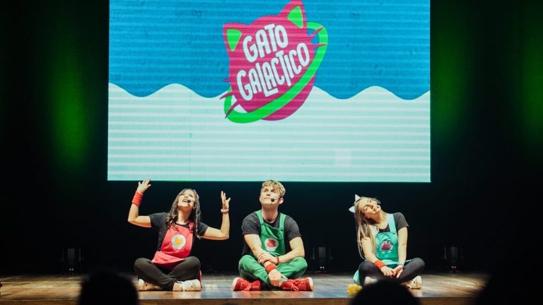 Novo espetáculo do Gato Galáctico chega ao Teatro Goiânia