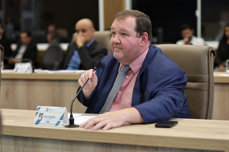Nova lei de Aparecida de Goiânia amplia contratos temporários e busca evitar colapso na educação pública