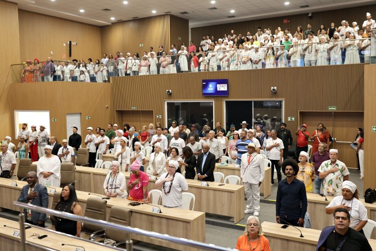 No mês da Consciência Negra, povos de matriz africana são homenageados em solenidade na Câmara