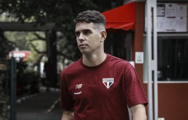 Oscar, jogador do São Paulo, Tranquiliza Fãs Após Desmaio em Exames