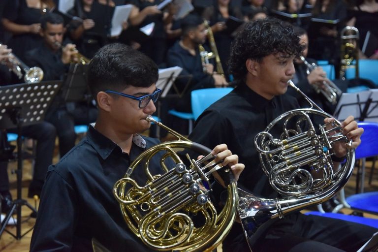 Concerto especial celebra fim de ano da Escola de Música de Aparecida