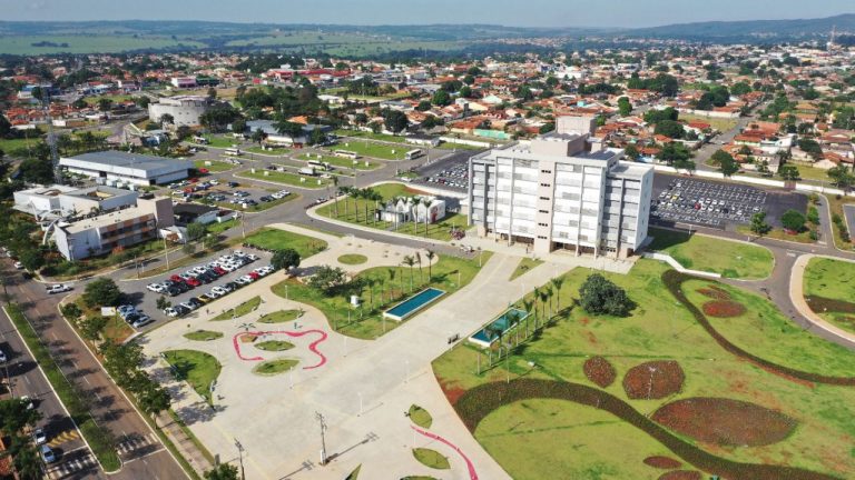 Prefeitura de Aparecida garante mudança em dia e pagamento de 14 folhas ao longo de 2025