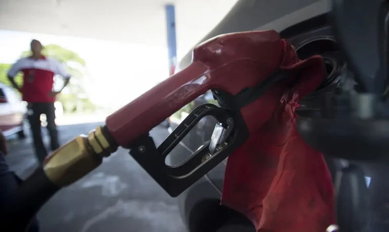 Governo inicia retirada gradual de subsídios aos combustíveis